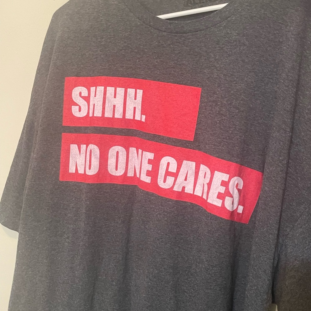 Men’s Gray T-Shirt with Red and White Text (3x)